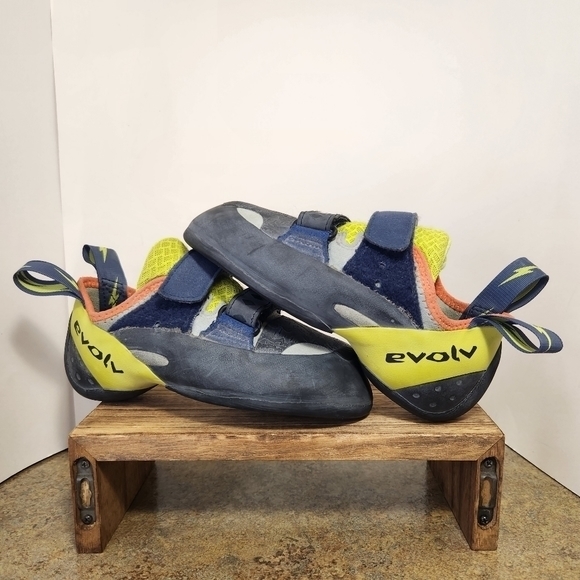evolv Shoes Evolv Shakra Climbing Shoes Size 5 Ricks Gym Outdoor Love Bump Knuckle Box